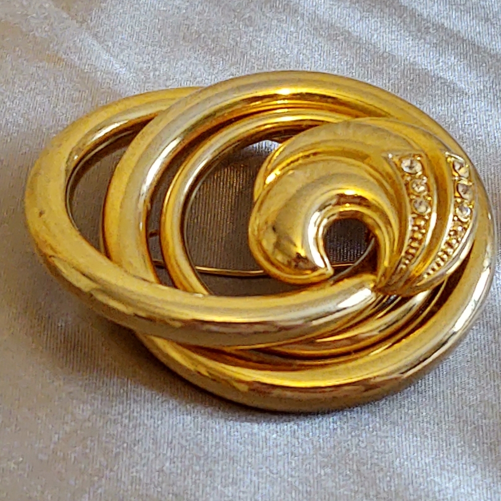 Gold Tone Brooch